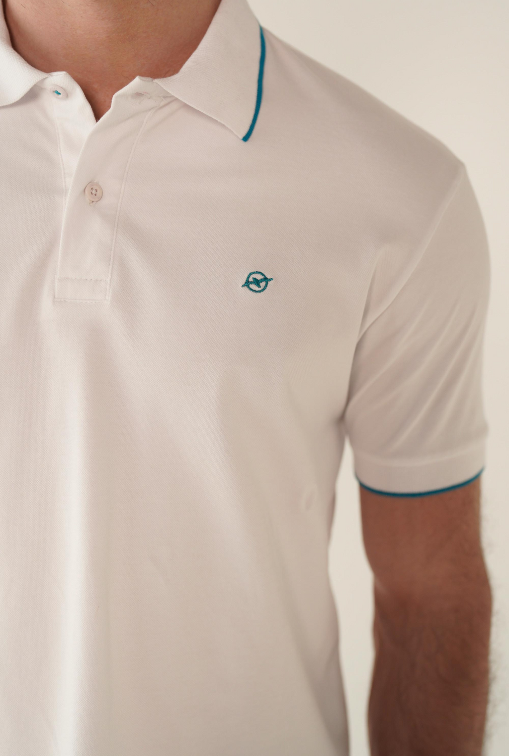 Camiseta Tipo Polo Blanca Para Hombre DMCPM010