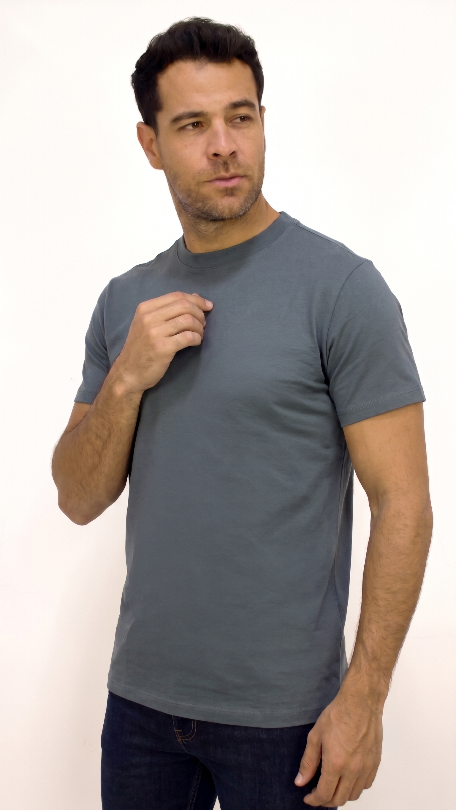 CAMISETA BÁSICA PESADA CUELLO REDONDO GRIS PARA HOMBRE