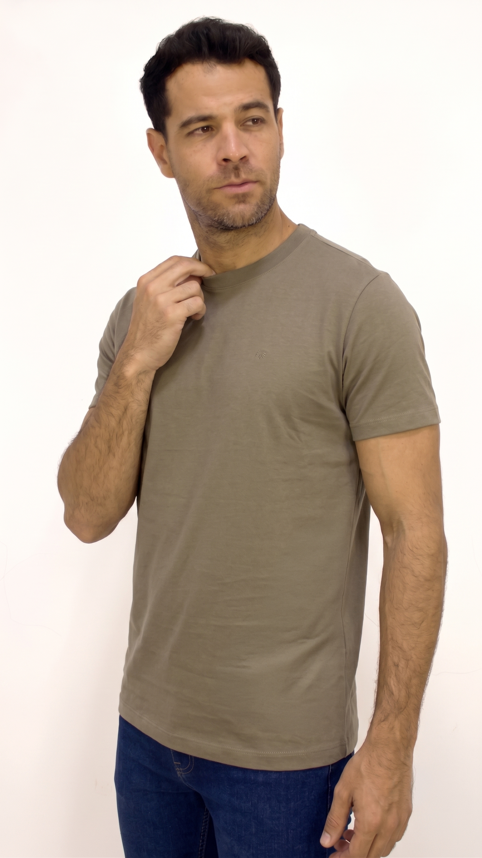 CAMISETA BÁSICA PESADA CUELLO REDONDO CAFE PARA HOMBRE