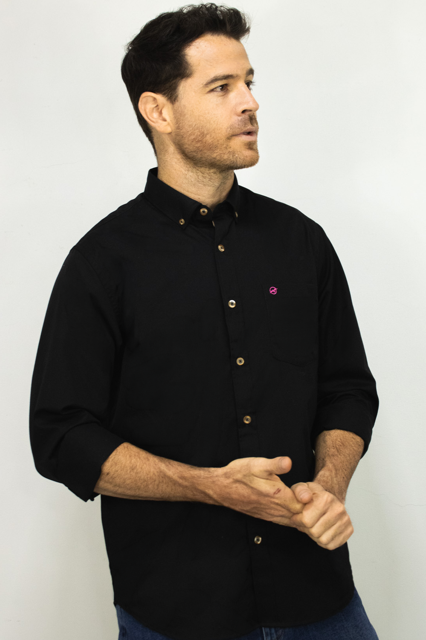 Camisa manga larga negra para hombre