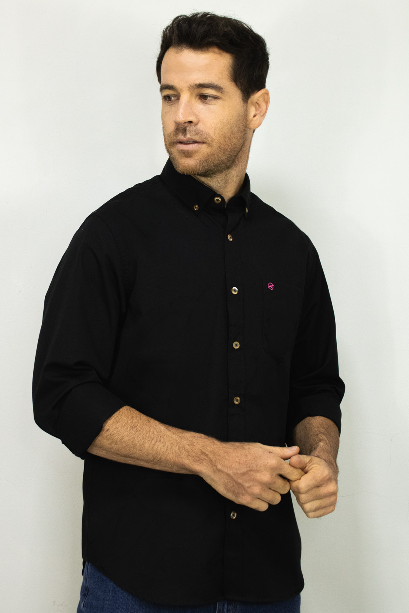 Camisa manga larga negra para hombre