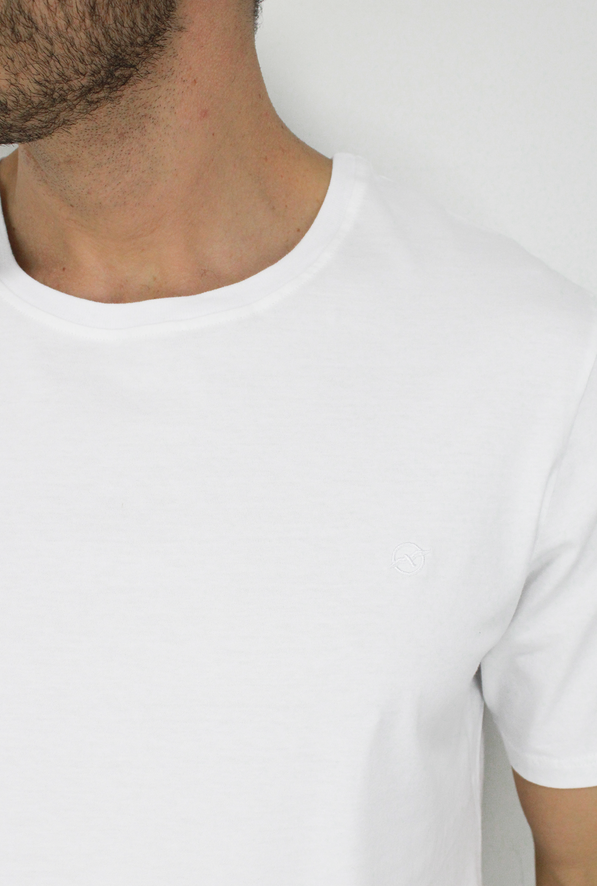 Camiseta Básica Blanca Para Hombre TSB01