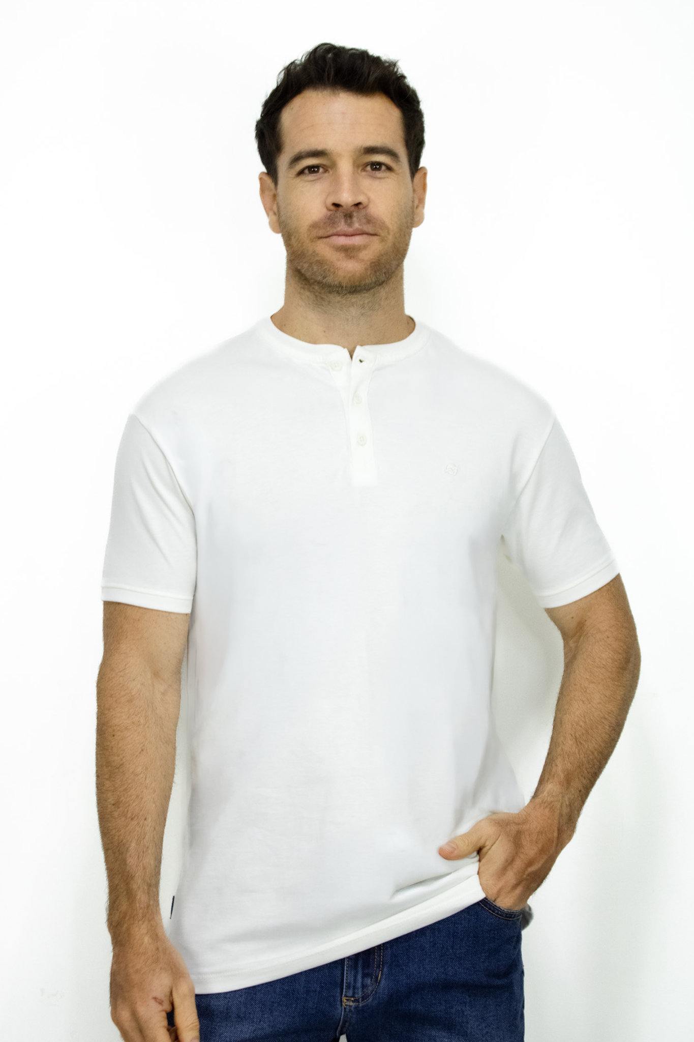 Camiseta Cuello Henley Manga Corta Blanca para Hombre