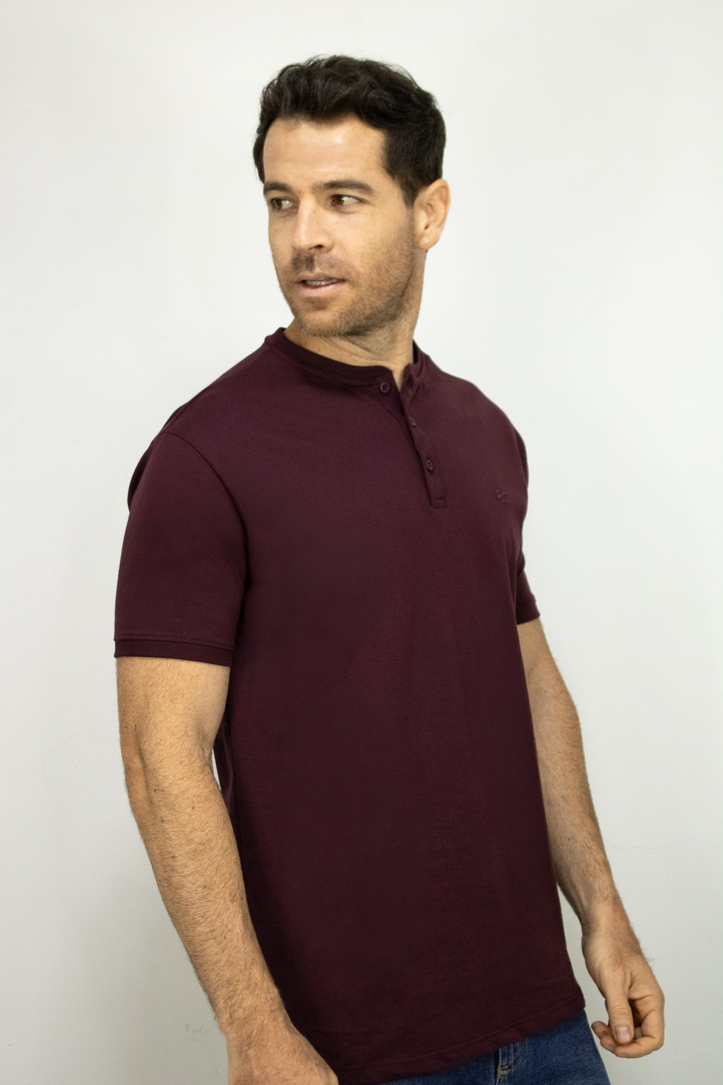 Camiseta Cuello Henley Manga Corta Vinotinto para Hombre