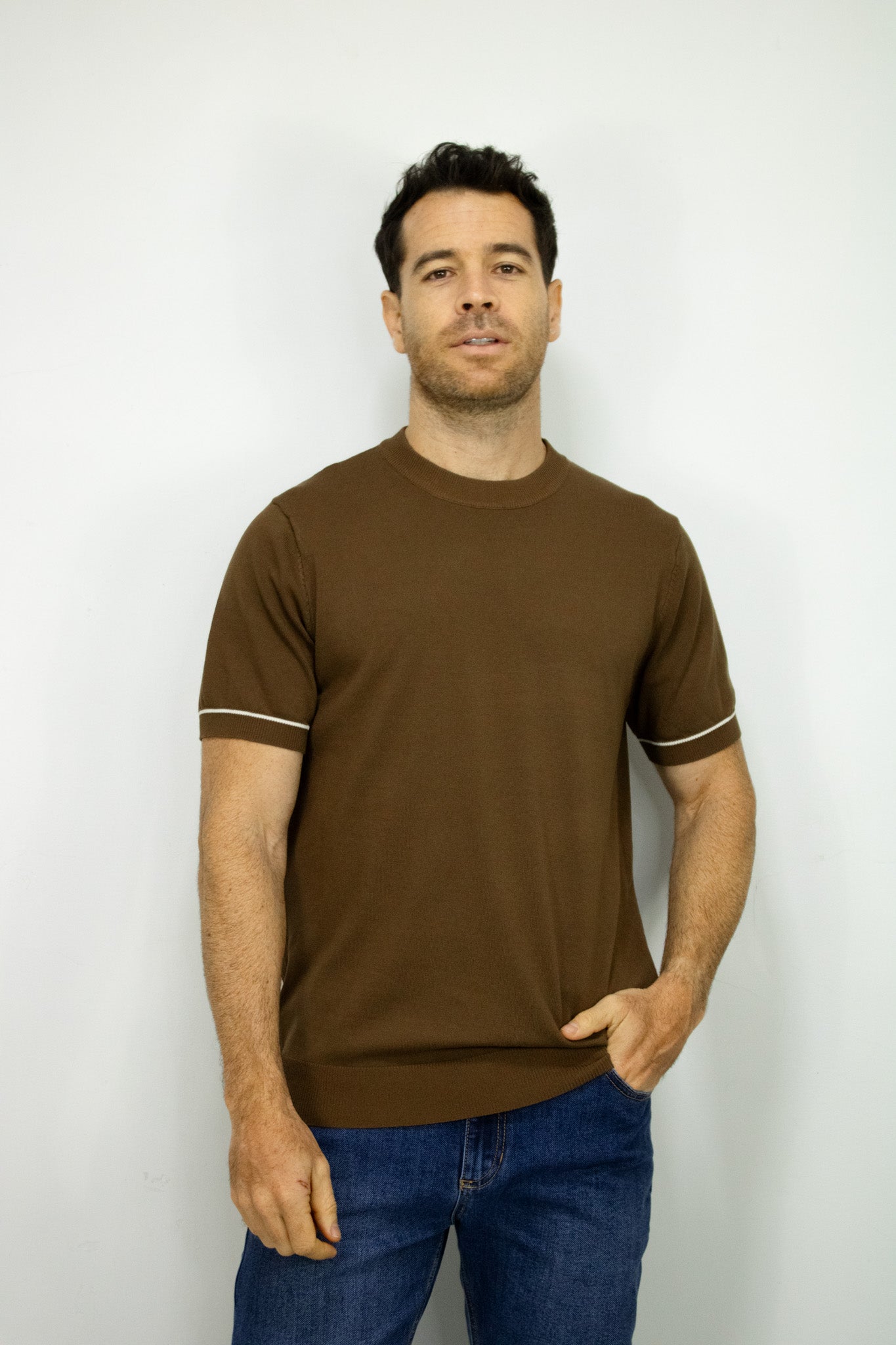 CAMISETA TEJIDA CAFE PARA HOMBRE