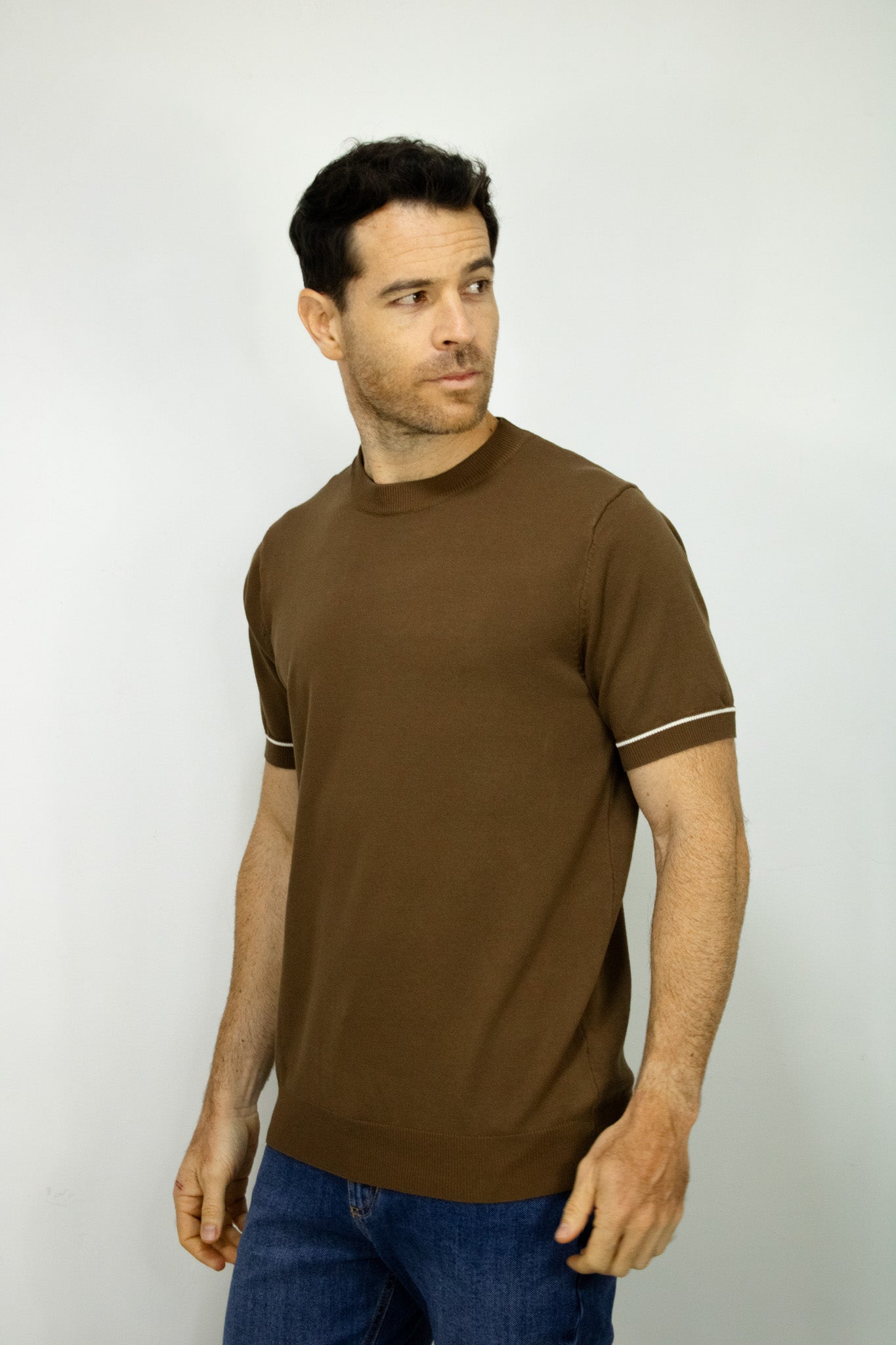 CAMISETA TEJIDA CAFE PARA HOMBRE