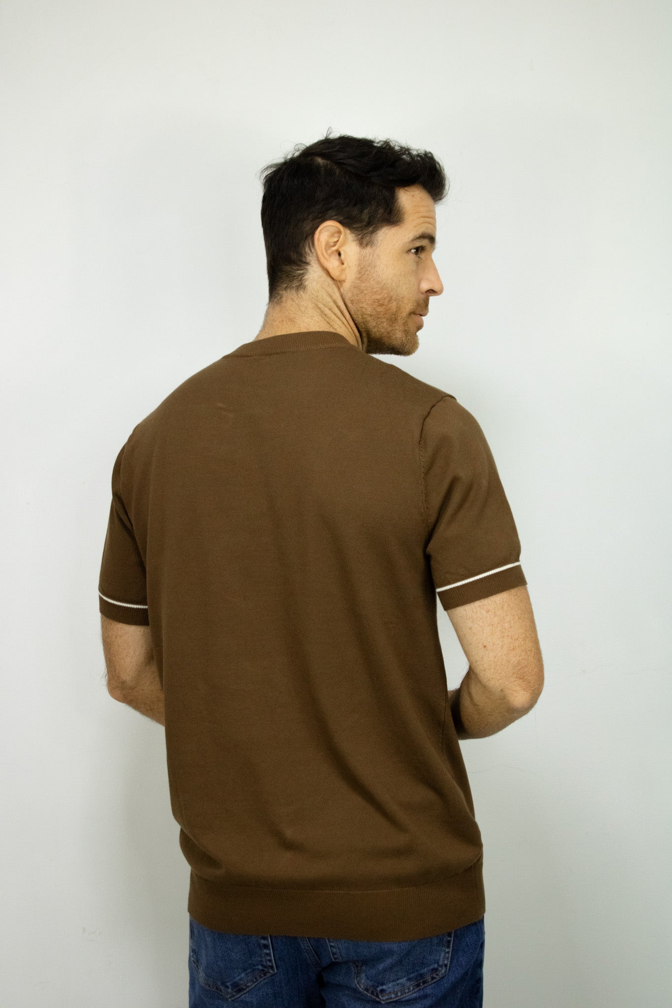 CAMISETA TEJIDA CAFE PARA HOMBRE