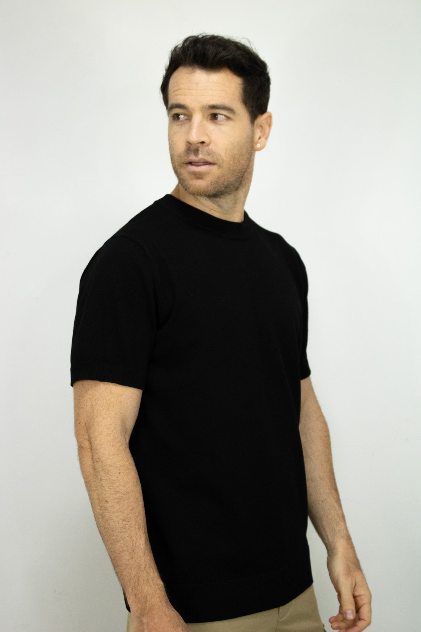 CAMISETA TEJIDA NEGRA PARA HOMBRE