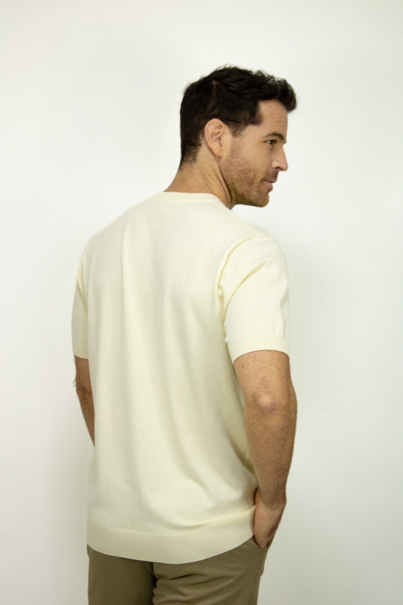 CAMISETA TEJIDA BEIGE PARA HOMBRE
