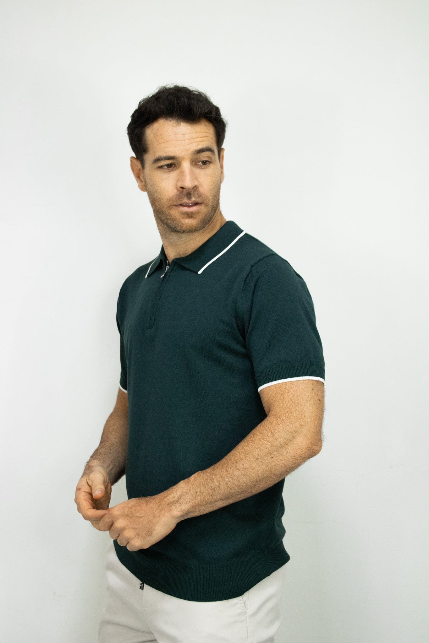 POLO TEJIDA CON CIERRE VERDE PARA HOMBRE