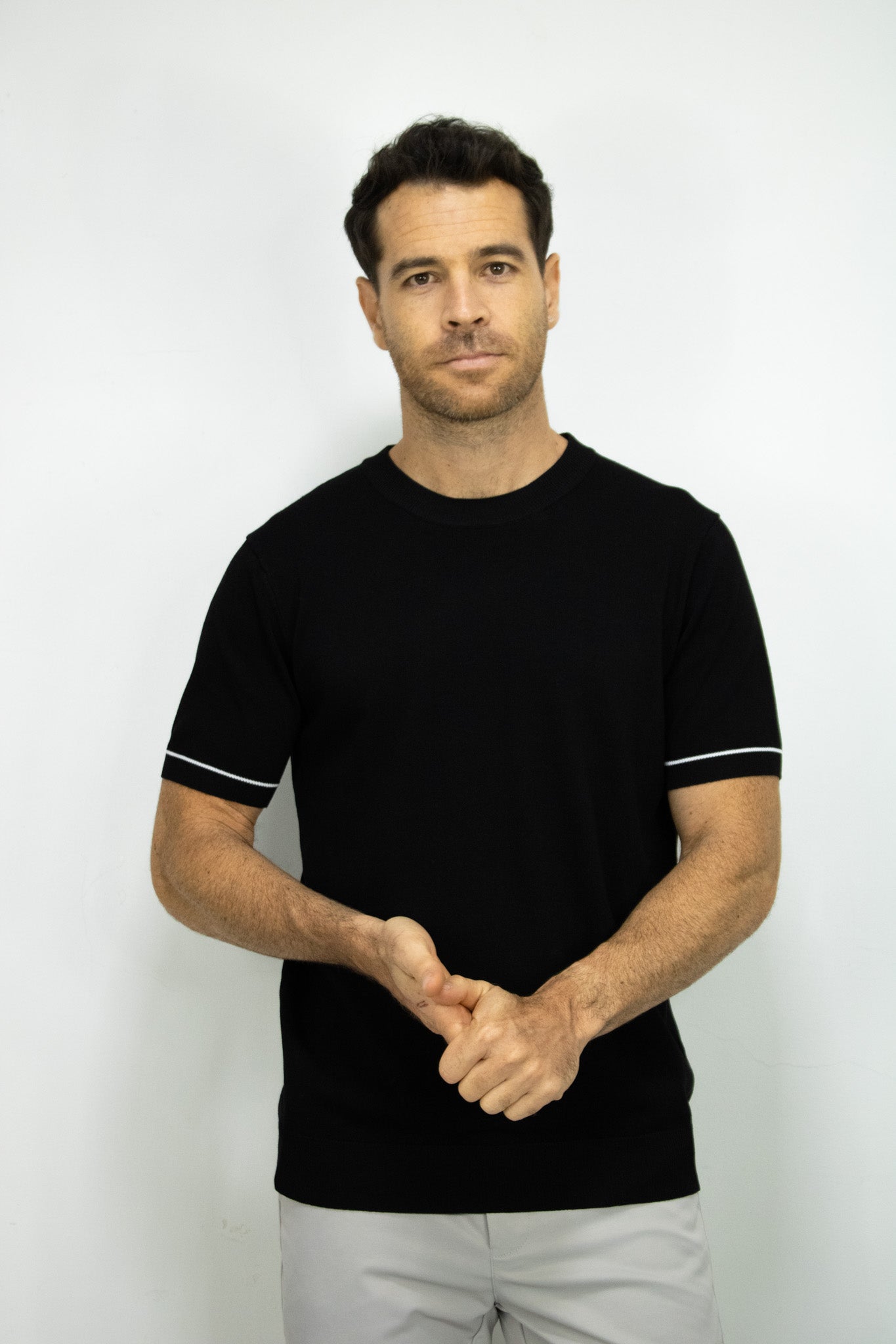 CAMISETA TEJIDA NEGRA PARA HOMBRE