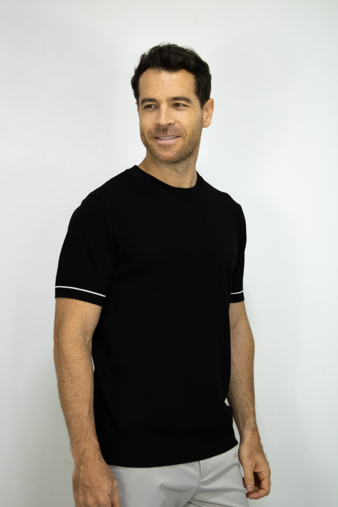 CAMISETA TEJIDA NEGRA PARA HOMBRE