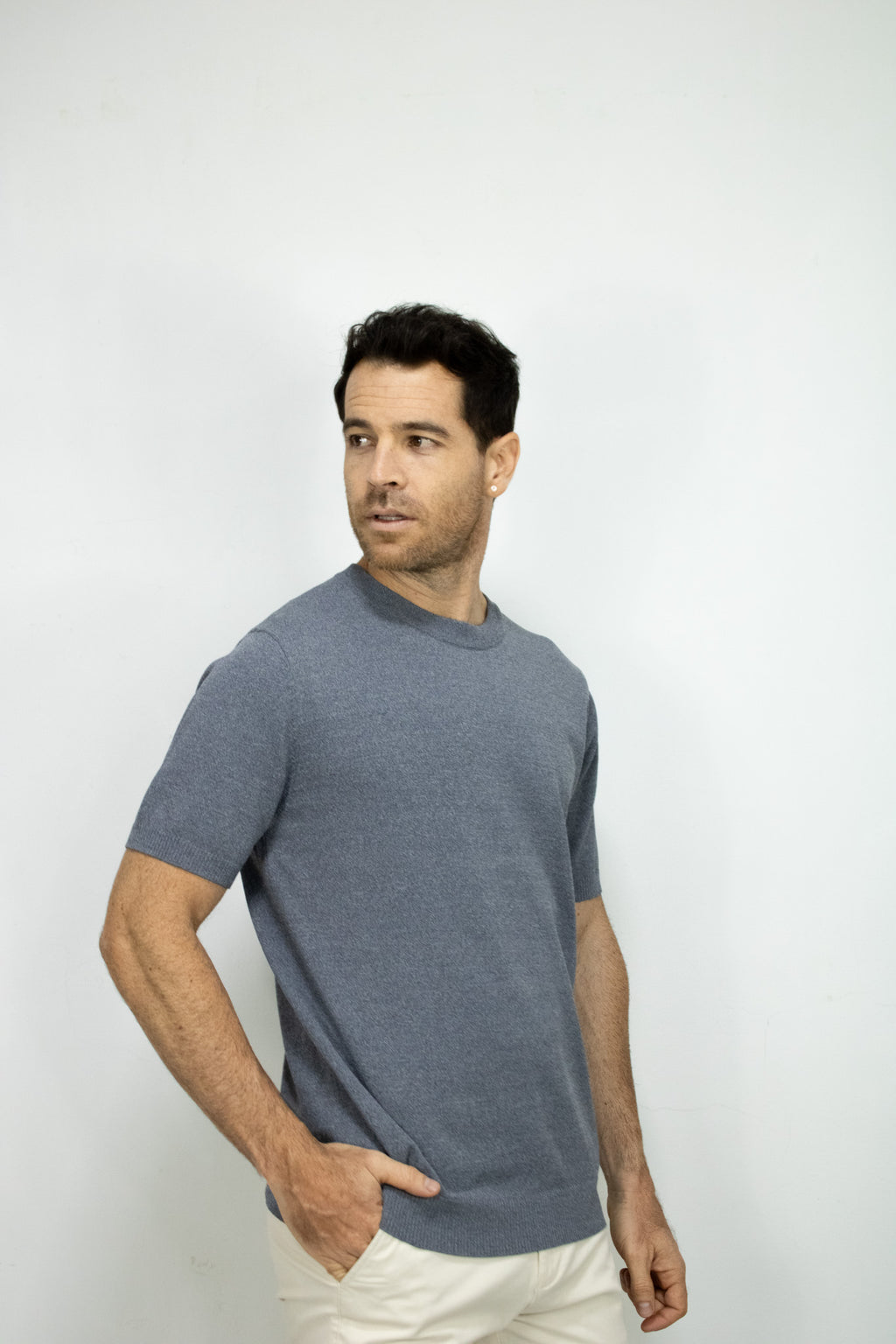 CAMISETA TEJIDA GRIS CLARO PARA HOMBRE