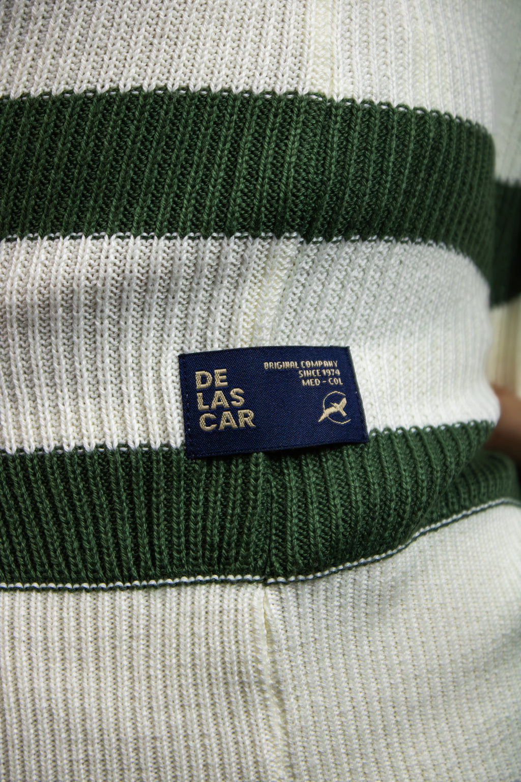 SACO DE RAYAS VERDE CON CIERRE PARA HOMBRE