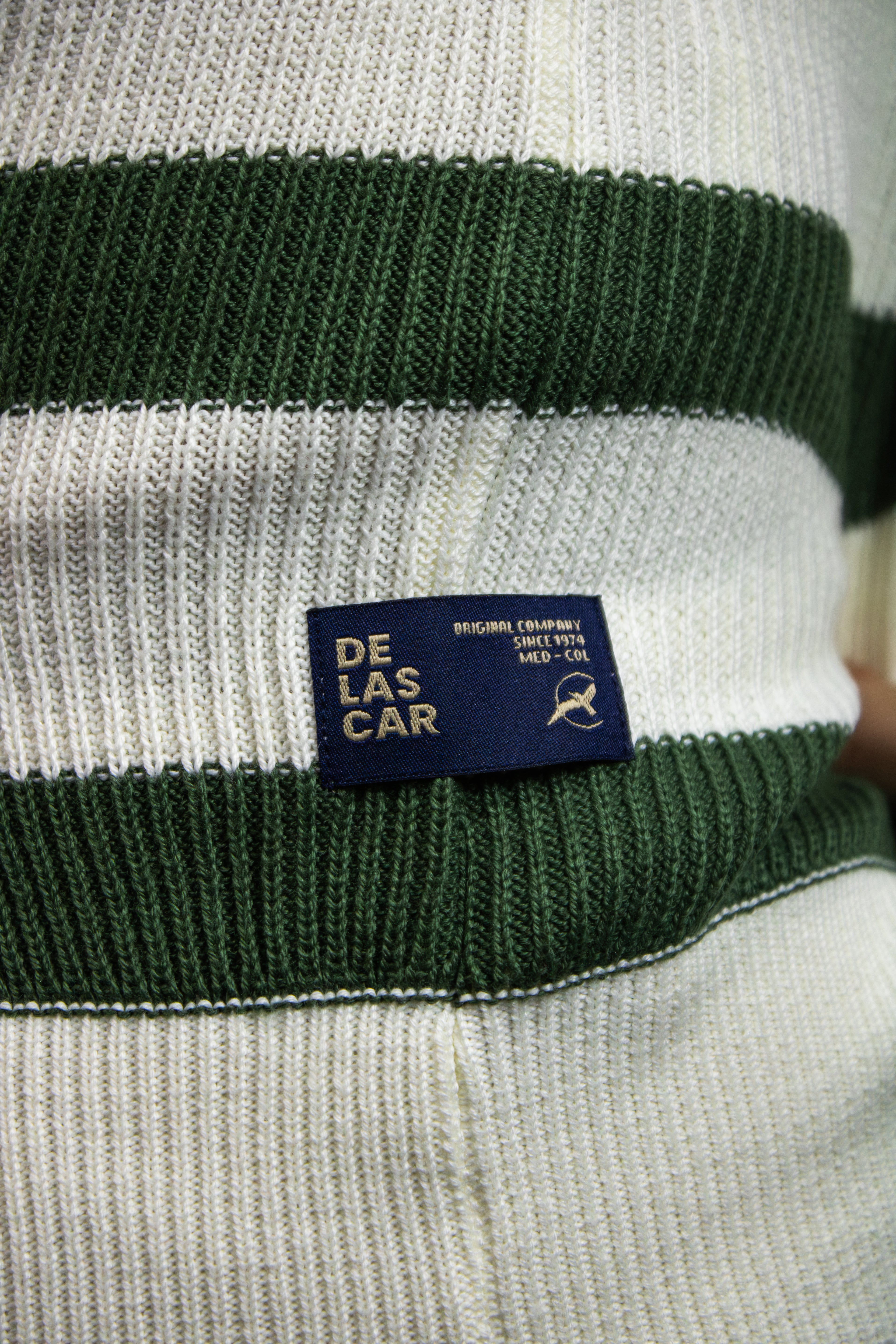 SACO DE RAYAS VERDE CON CIERRE PARA HOMBRE