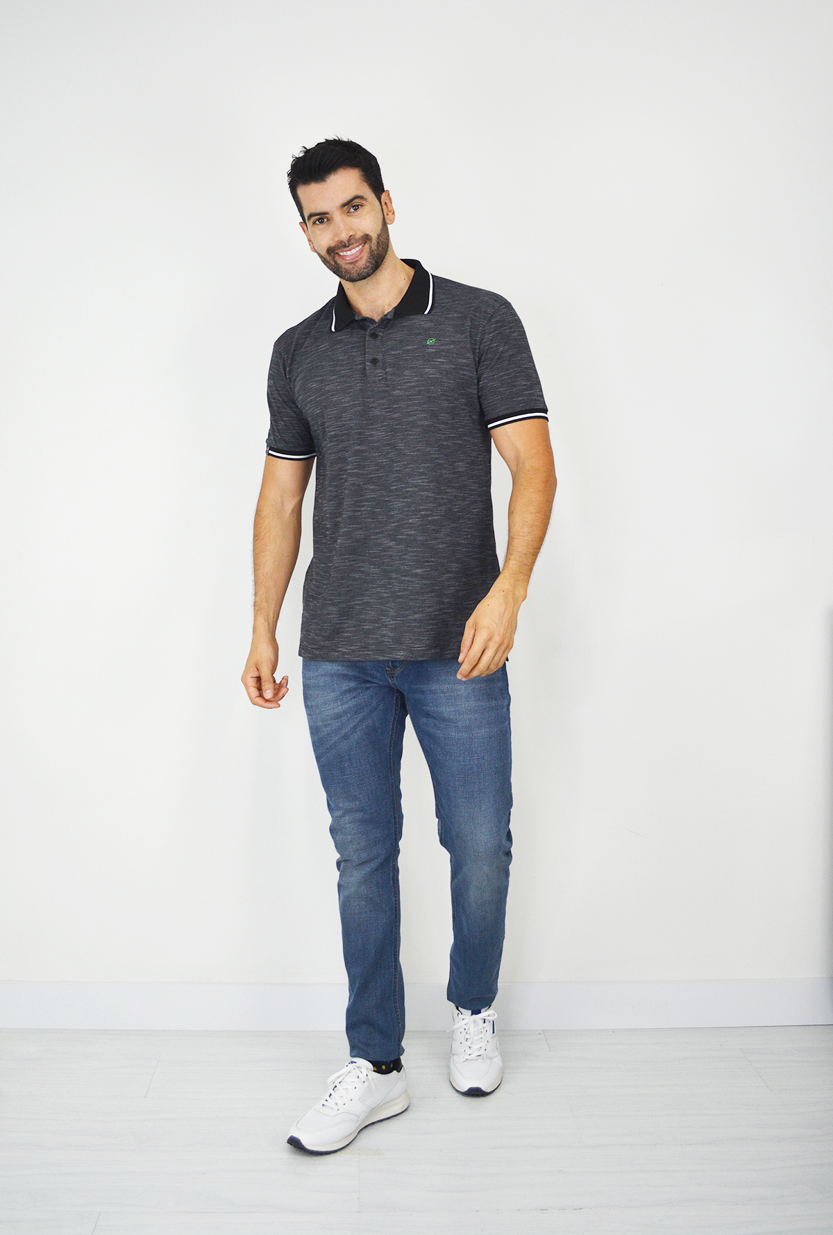 Camiseta Tipo Polo Negra con Tejido Brasileño para Hombre CP027
