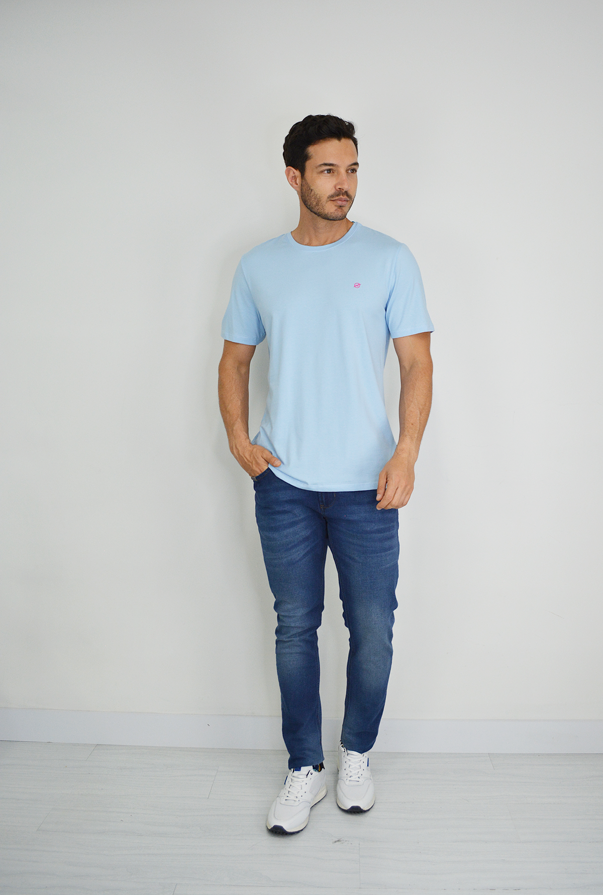 Camiseta Básica Azul Claro Para Hombre TSB002