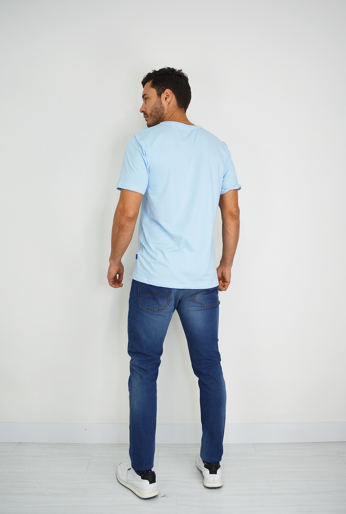 Camiseta Básica Azul Claro Para Hombre TSB002