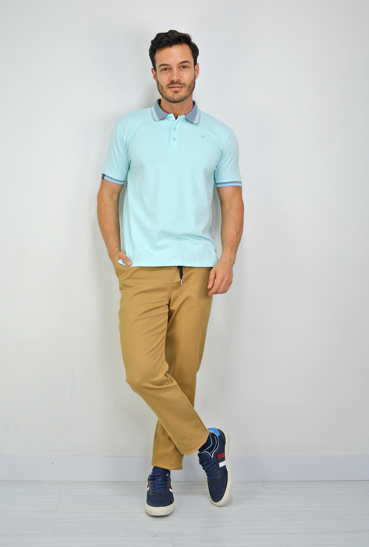 Camiseta  azul de hombre tipo polo CP023