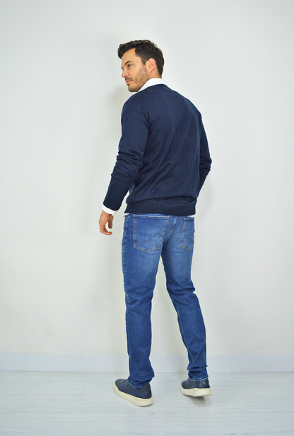 Sweater Azul Oscuro  básico cuello V, para hombre DMST07